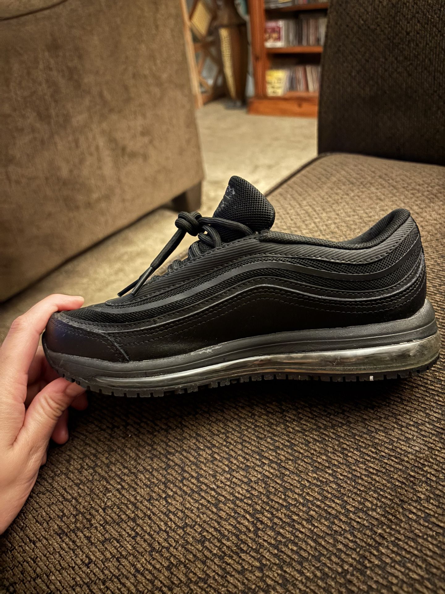 Non Slip All Black Size 5