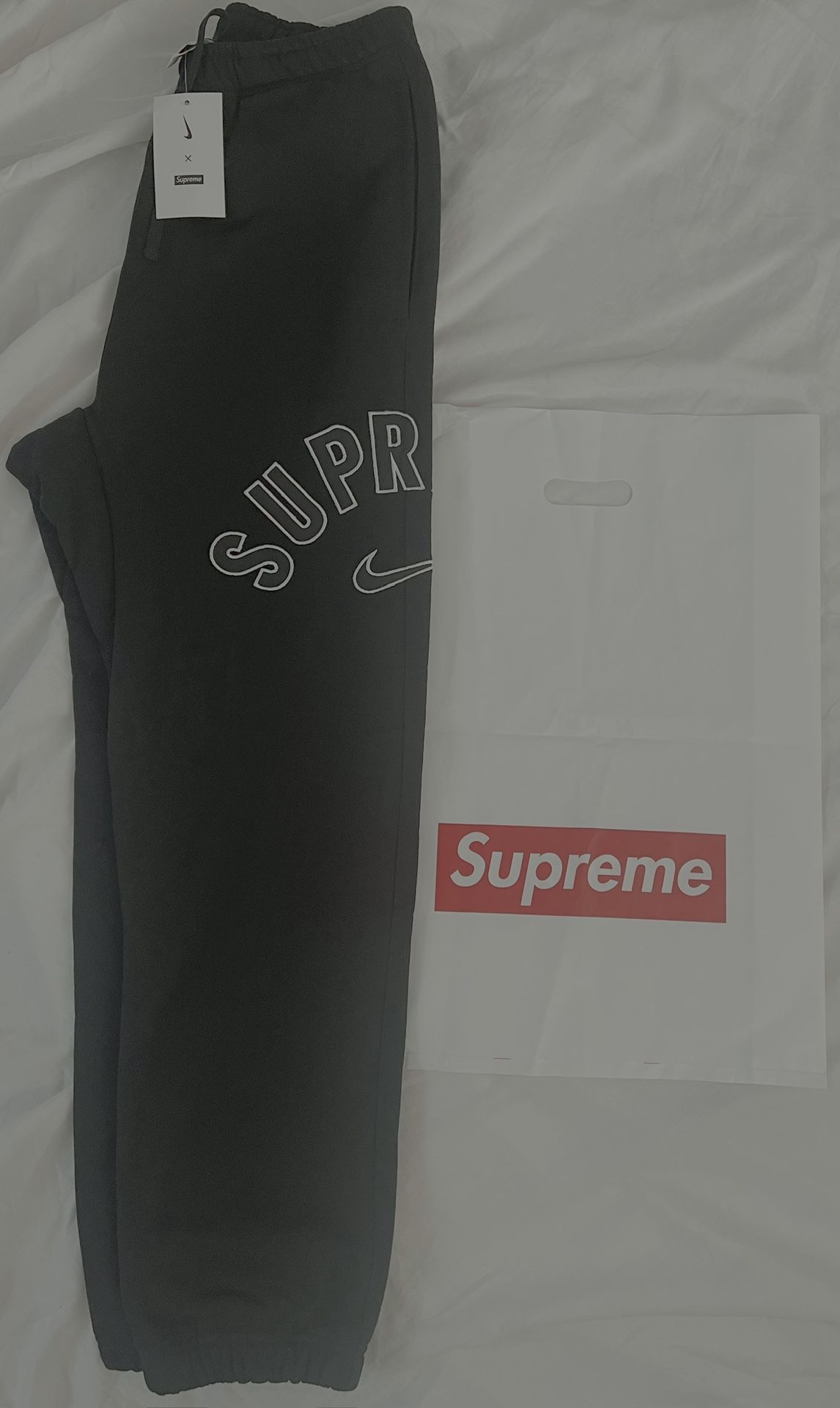 Supreme X Nike - Sweats - Sz M - Black - Brand New