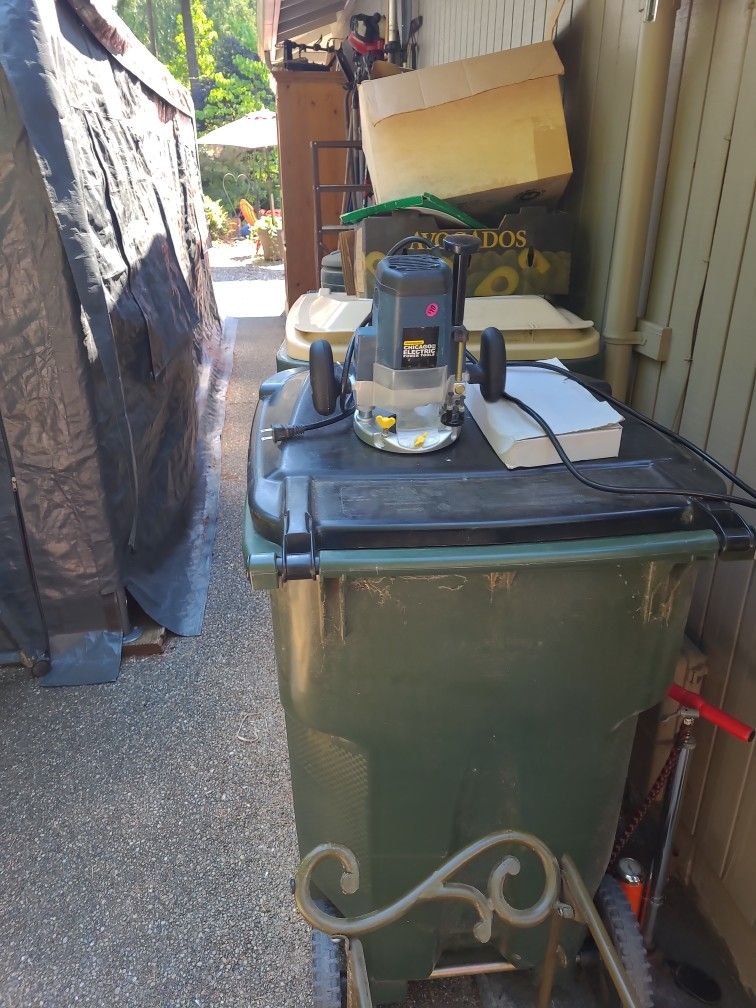 Tools   Band Saw 75 Router 10