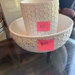 Matching fruit bowl and utensils jar