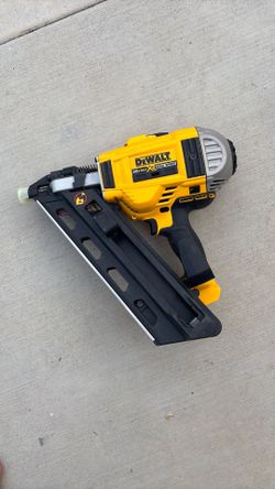 DEWALT DCN692 20V Cordless 30° Framing Nailer (Tool Only)