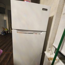 Magic Chef Fridge And Freezer 7.2 Cu Ft