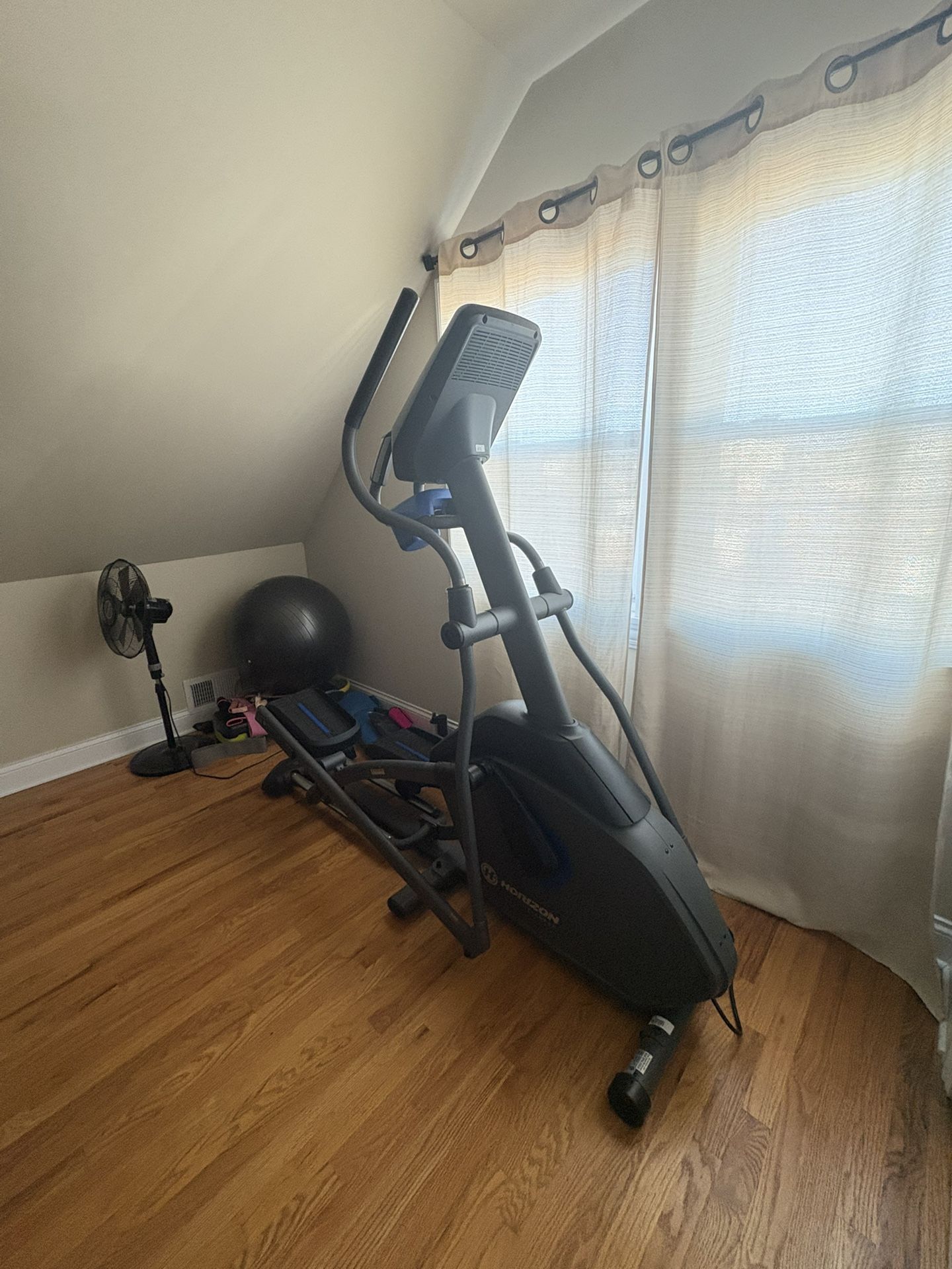 Horizon 7.0 AE Elliptical β Gray, Like New