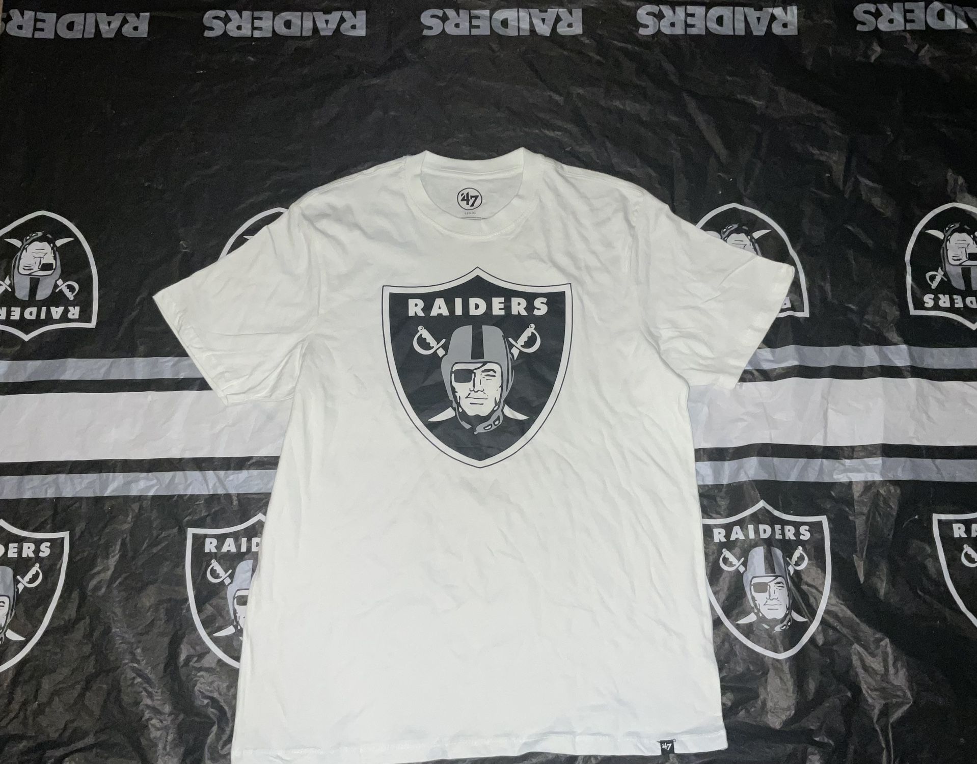 NFL Raiders Official t-shirt, classic shield logo men’s shirt, NFL classic size Large New