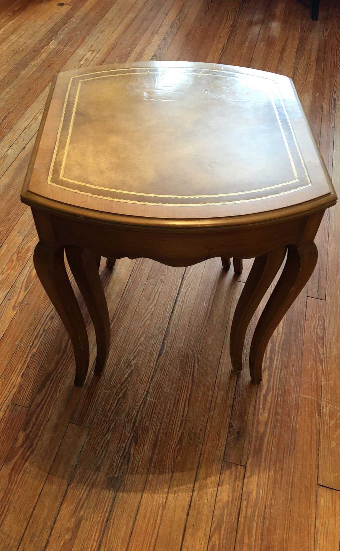 Nesting end tables