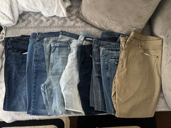 8 Pairs Of Men’s Jeans (40x32)