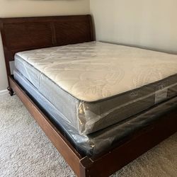 NEW MATTRESS QUEEN SIZE PLUSH WITH BOX SPRING