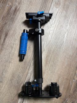 Stabilizer for mid-sized cameras like DSLR/Blackmagic Pockets hardly used