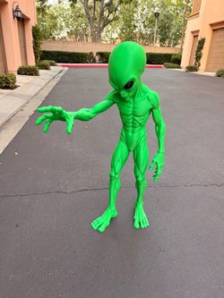 3FT Tall Green 3D Printed Alien Statue – Unique Sci-Fi Decor – Halloween