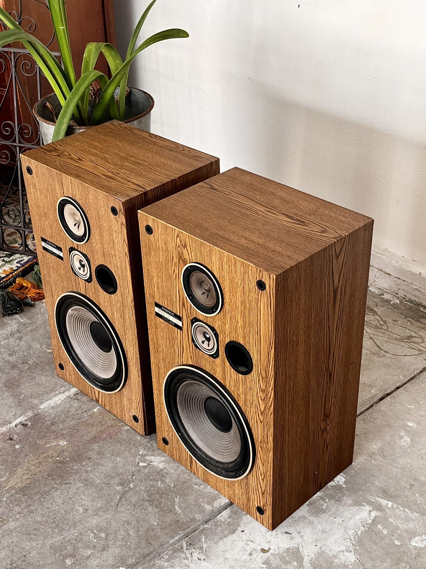 Vintage PIONEER HiFi Speakers CS G203 (Pair) for Sale in Whittier, CA