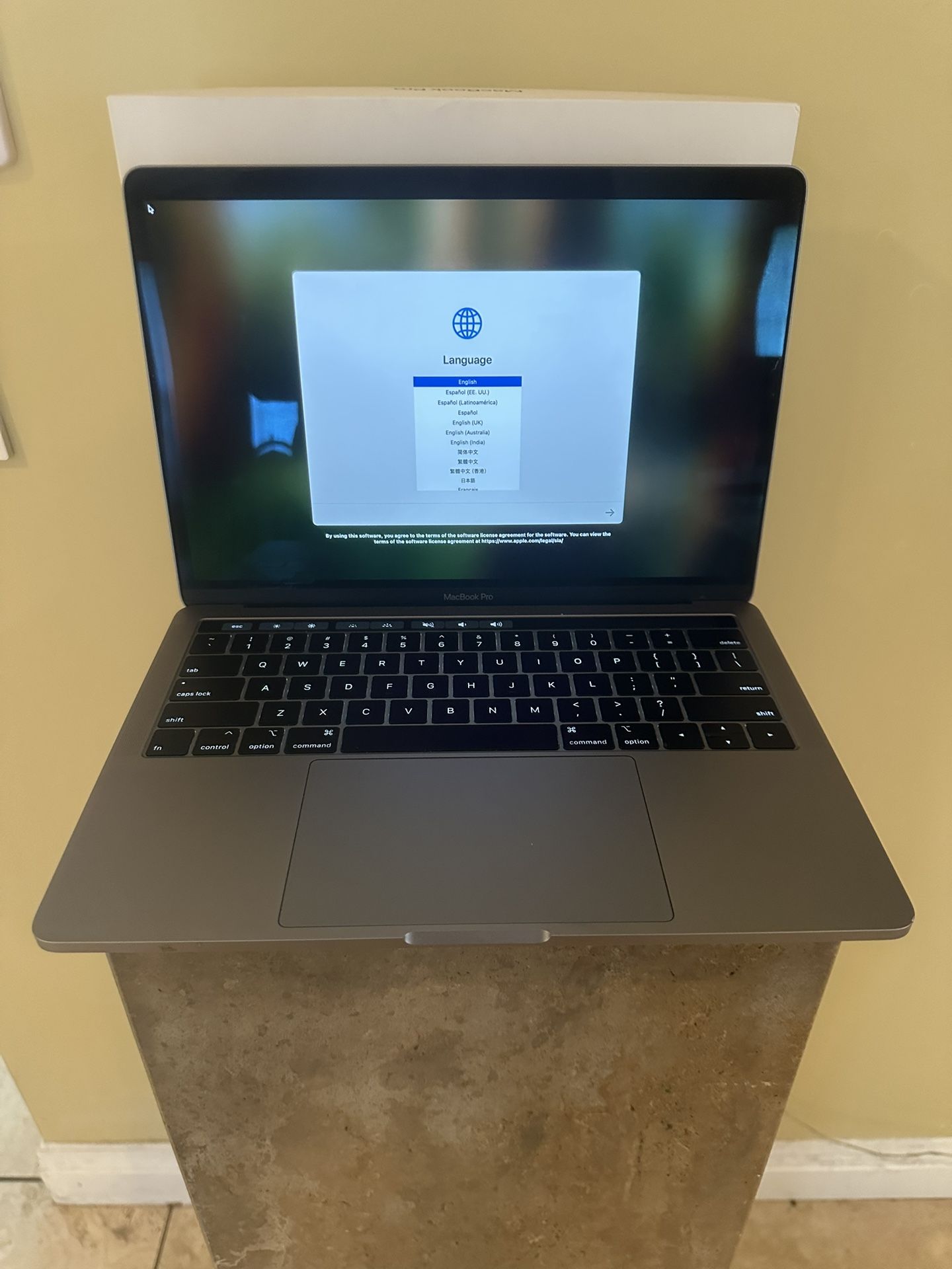 2019 Macbook Pro 13 Touchbar 1.4/8GB/256GB Storage