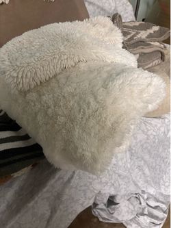 Faux fur blanket and pillow case
