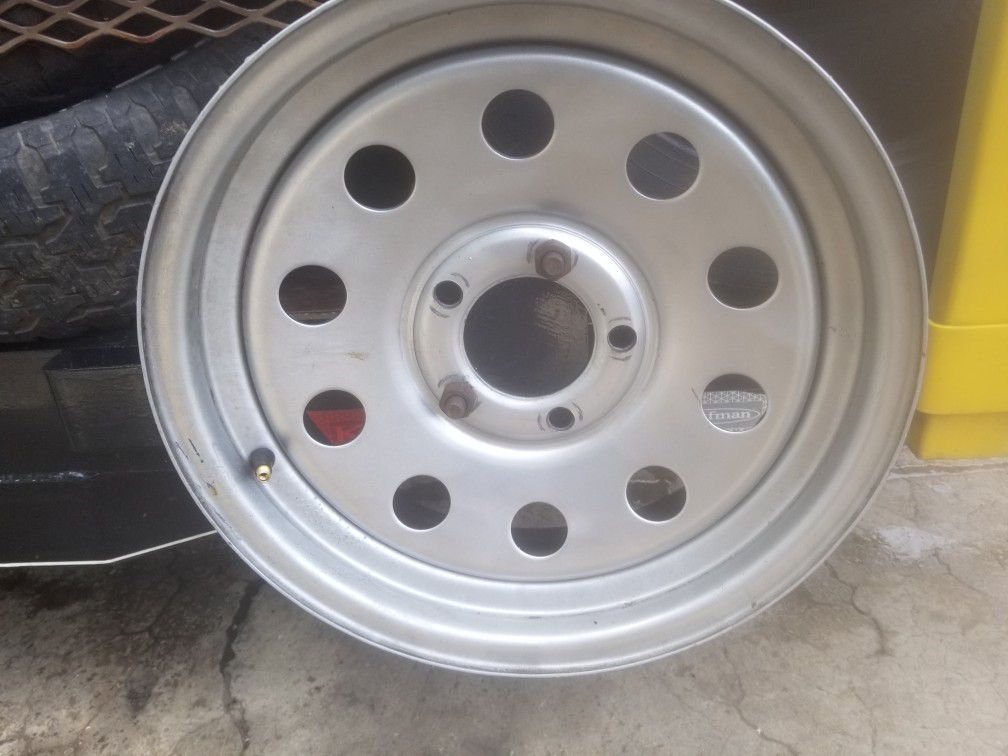 Trailer rim R15 the tire size is 205-75-15