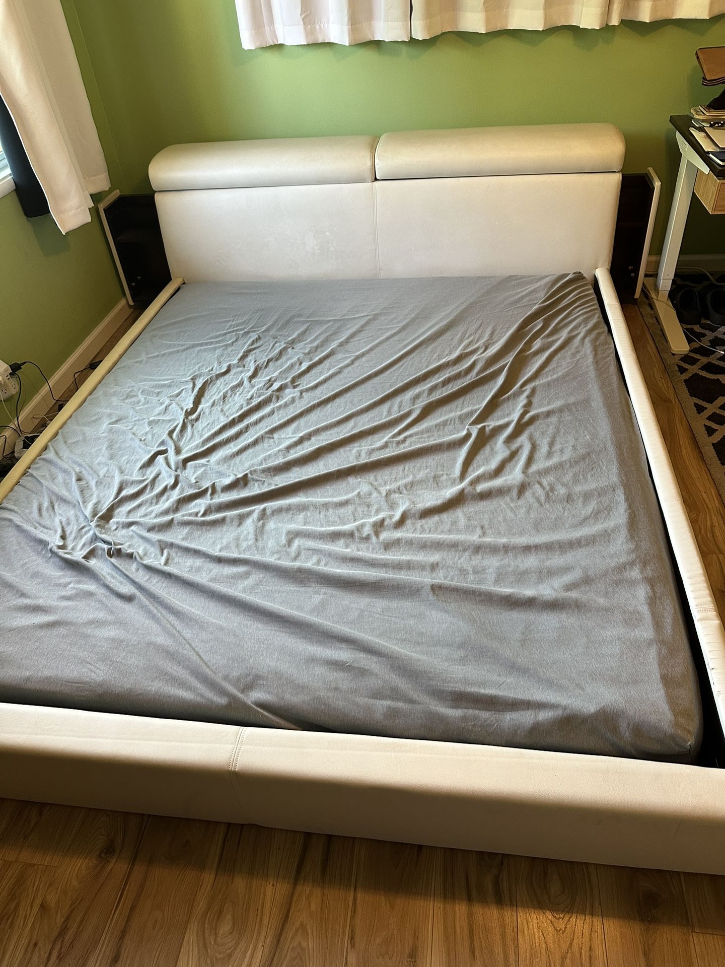 California King White Leather Bed Frame w/ Storage (bed Frame Only, Mattress Not Included)