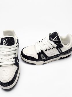 LV  Trainers