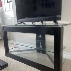 TV Stand. Glass/Black
