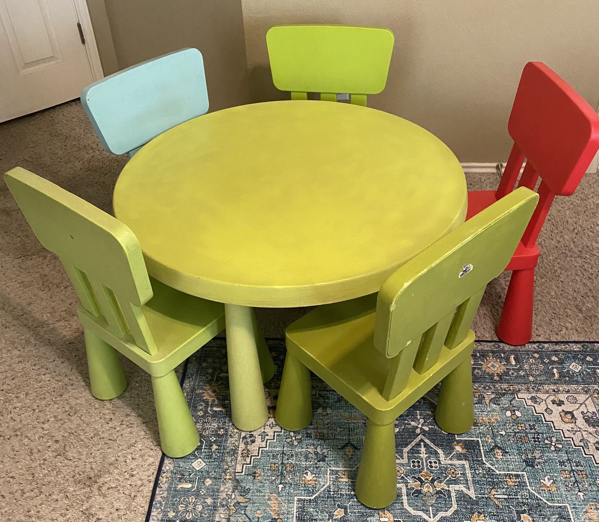 Kids Table & 5 Chairs Set $60