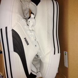 Pumas Men's Size 9.5