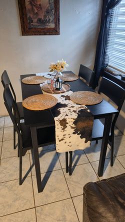 Dining table with 4 chairs no decor