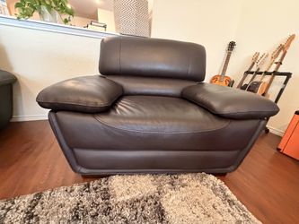Leather Armchairs (Smoke/Pet Free House)