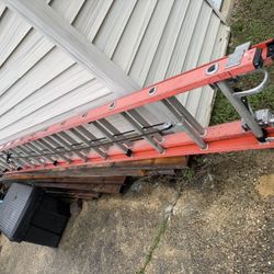 28’ Fiberglass Ladder 