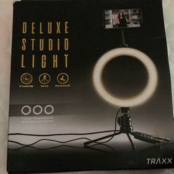 Deluxe Studio Light