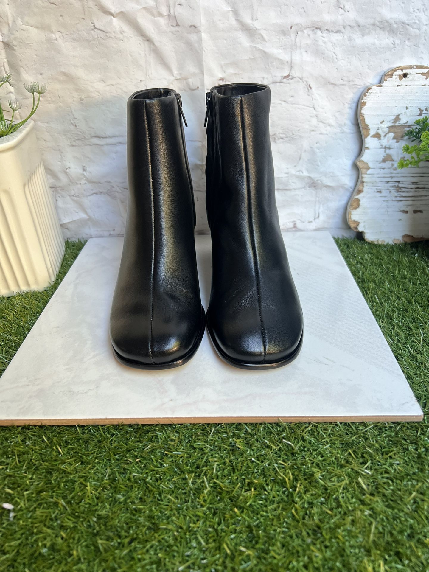 Vince black leather block heel booties size. 8/12