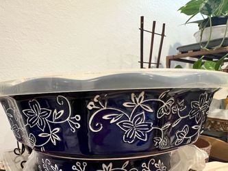 Temptations- Pie bakeware. floral lace design, blue