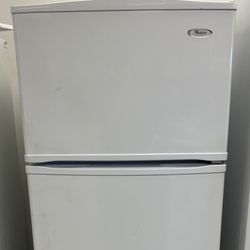 Whirlpool Top Freezer Refrigerator 