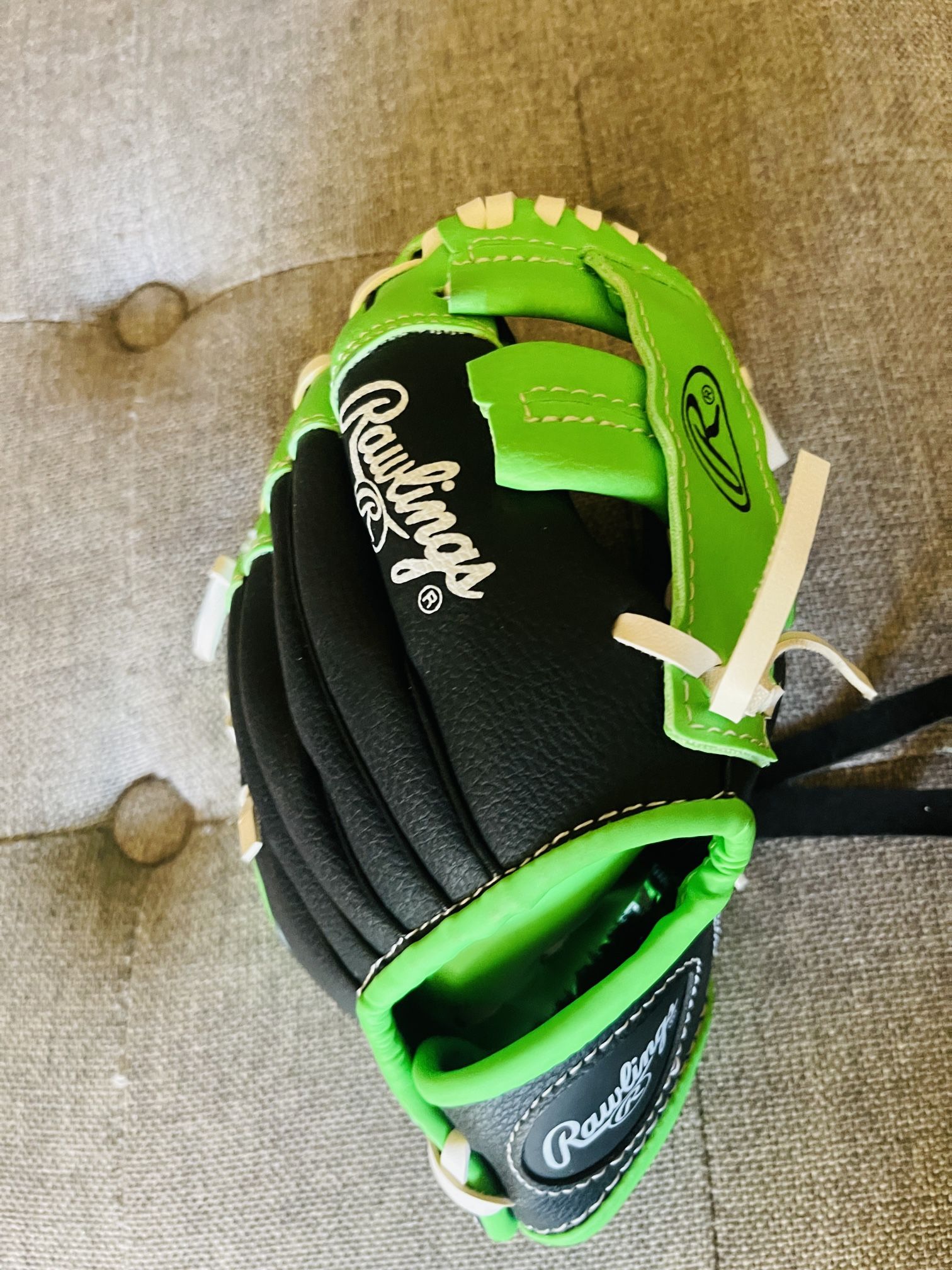 Kids Rawlings baseball Glove 