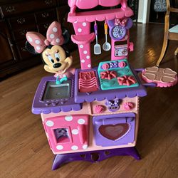 Minnie Mouse Play Kitchen In Very Good Condition