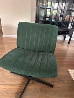 Extra wide desk chair
