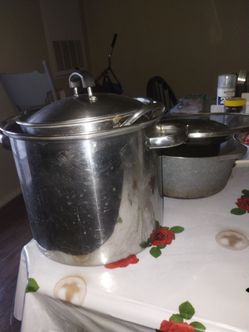 Cooking pots