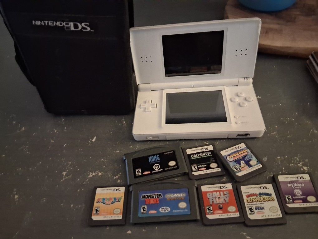 Nintendo Ds With Games And Cary Bag