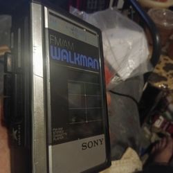 $20 VINTAGE 1980s SONY WALKMAN. Sells for $100 Online. RADIO AND TAPE MOTOR WORKS TAPE PLAYER DOES NOT WORK THO.
