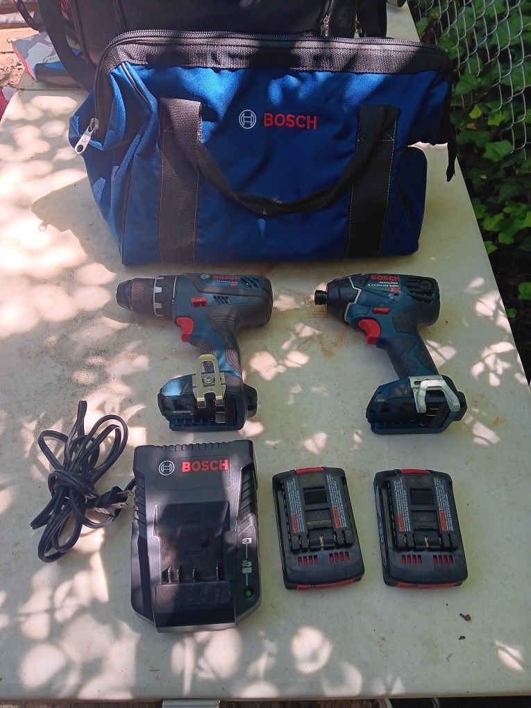 Bosch Impact Drill Lot w / Drills / Battery/ Charger/ Tool Bag