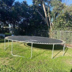 Free Trampoline 