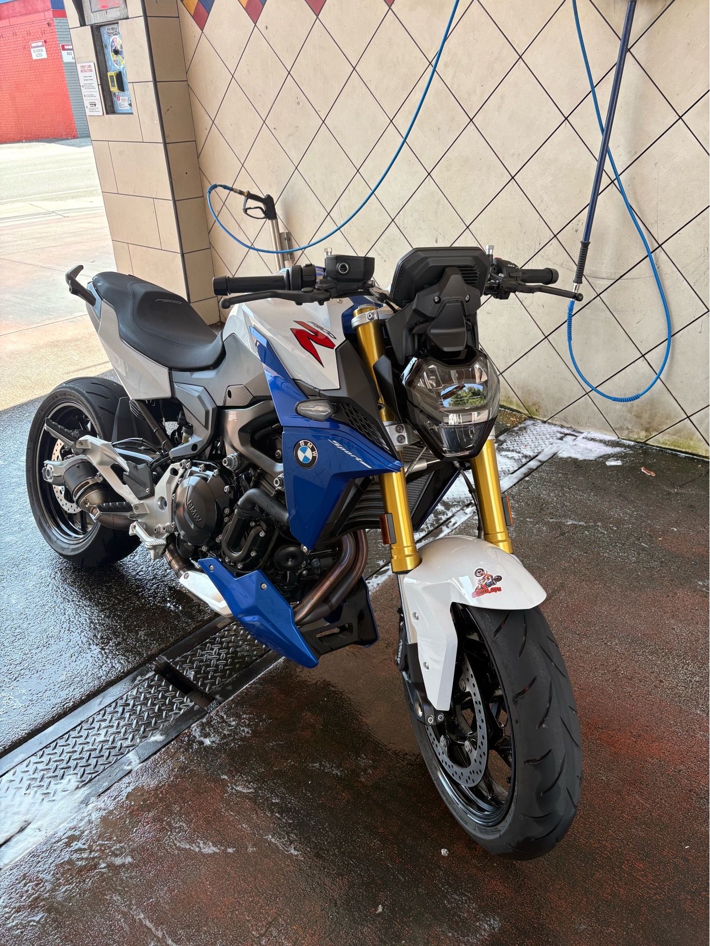 BMW F900R 2023