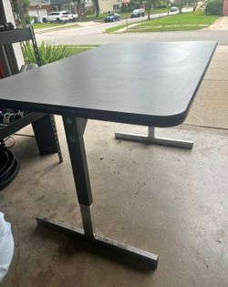 Adjustable height table