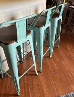 4 bar stools