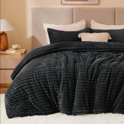 Full Comforter Set -Super Soft & Warm Fluffy Black Bedding, Luxury Fuzzy Heavy Bed Set for Winter with 2 Pillow Cases