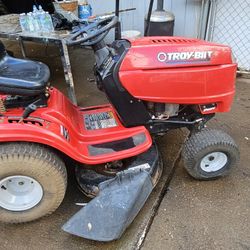 TROYBILT LAWN TRACTOR FOR SALE! READY TO DO WORK!