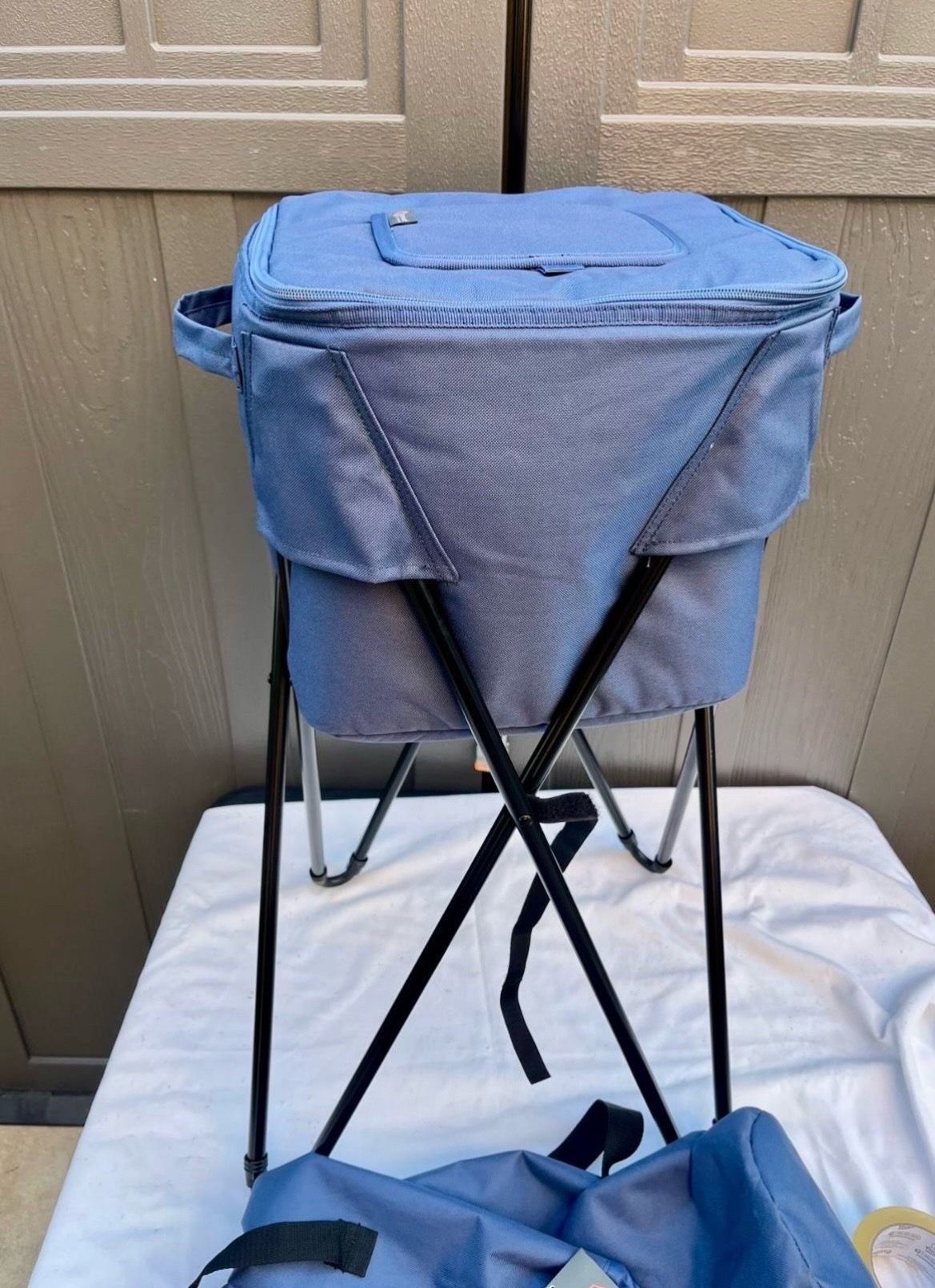 ONIVA - a Picnic Time brand Camping Party Cooler with Stand, Standing Ice Cooler Bag, Leakproof Tub Cooler Stand with Travel Bago BLUE