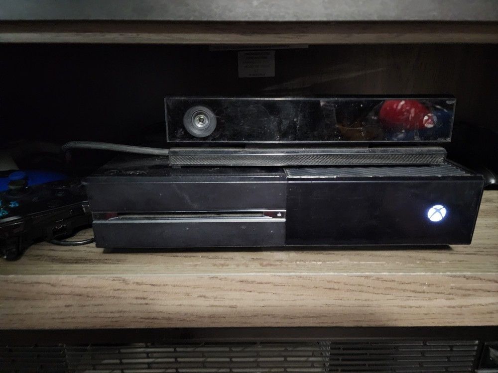 Xbox One With Kinetic And Games