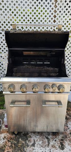 Kirkland Signature Stainless Steel 6-Burner Gas Grill. Working. Pre-owned