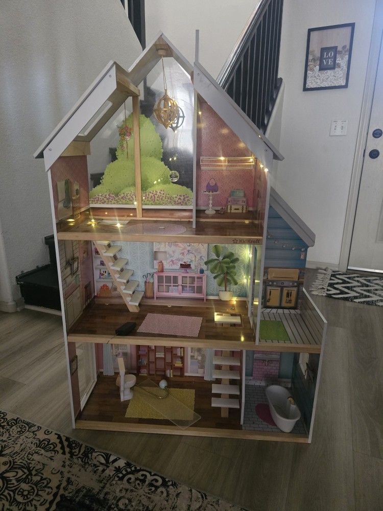 Kidkraft Dollhouse/Barbie House