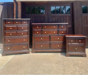 3-Piece Cherry Wood Bedroom Dresser Set