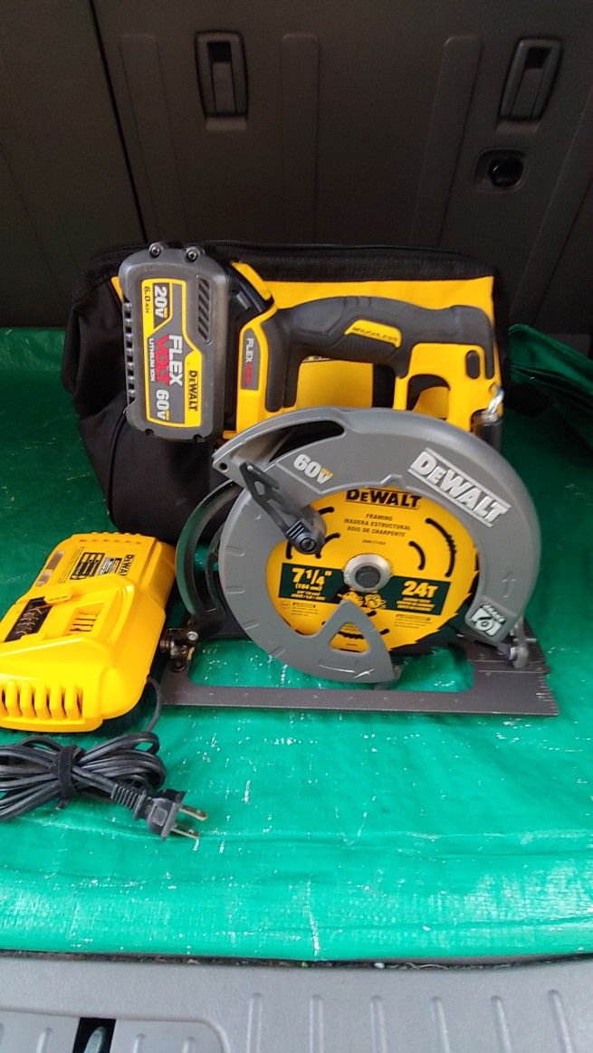 Dewalt FLEXVOLT 60-V  Brushless 7-1/4 in. Circular Saw with 6.0 AH FLEXVOLT Battery and Fast charger