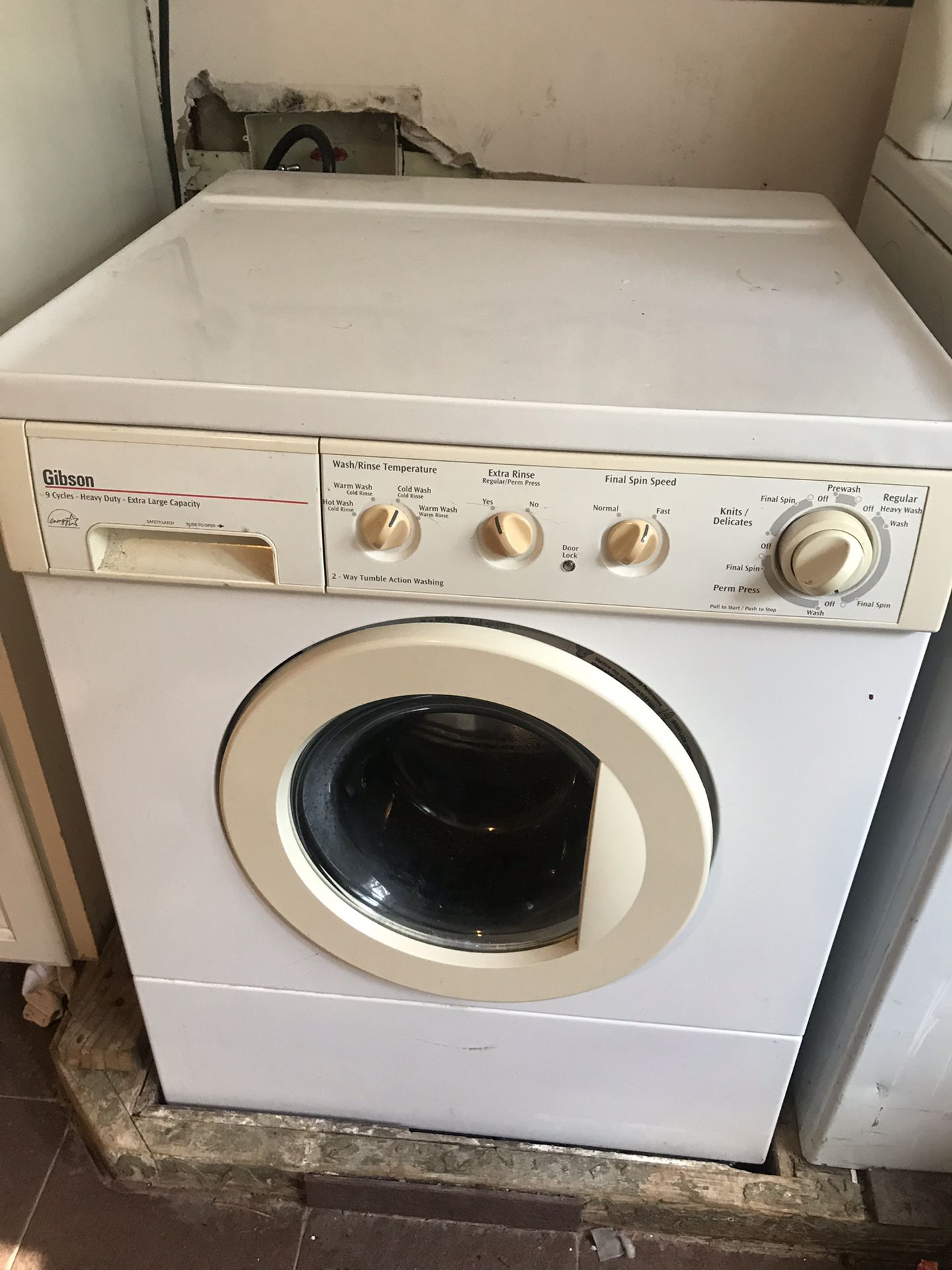 Absolutely awesome front load, commercial grade washing machine! It’s a few years old, but please read the ad