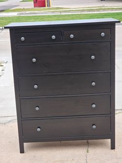 DRESSER
